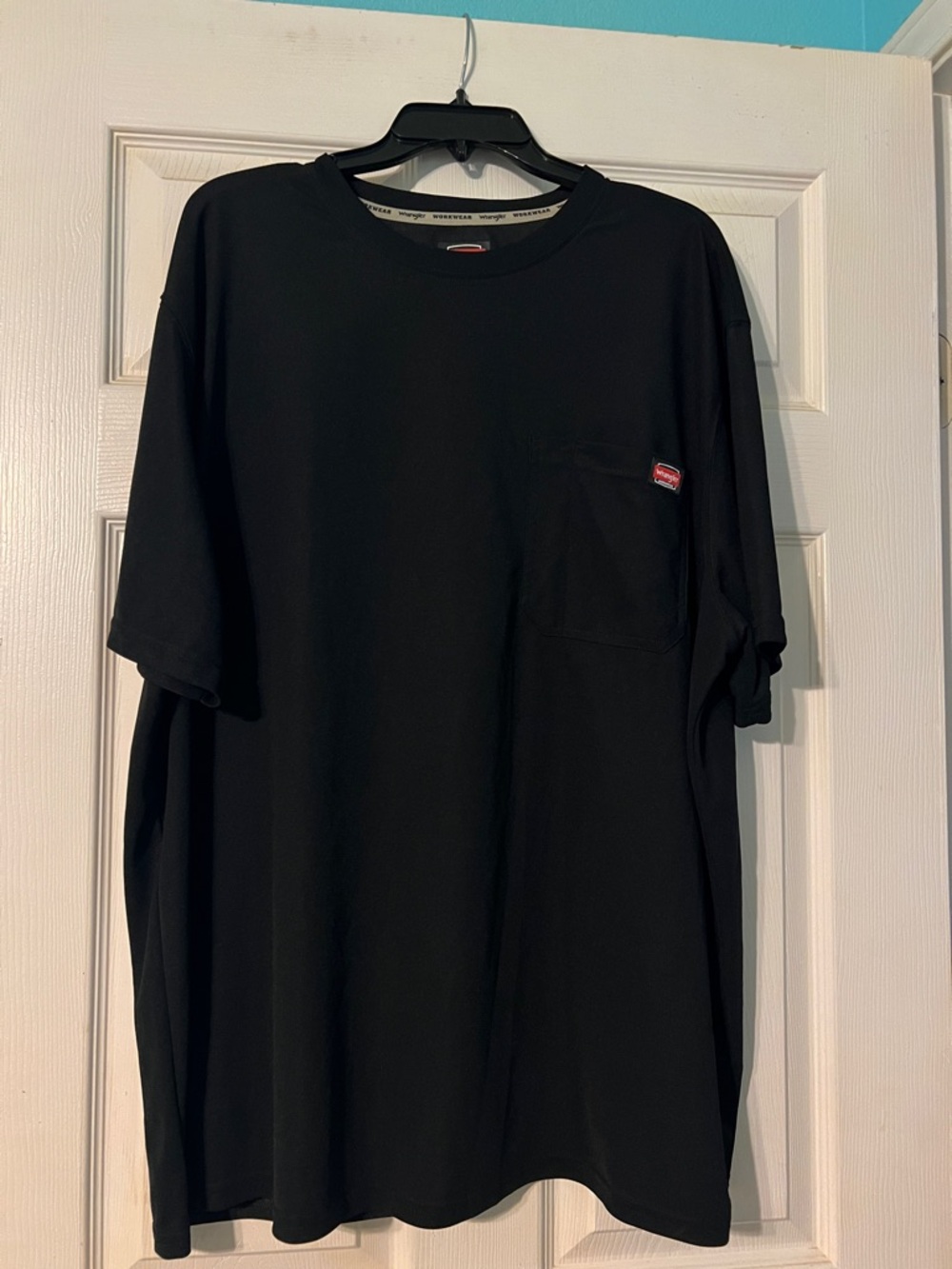 Wrangler workwear Black Short-Sleeve Pocket Tee. Size 2XL